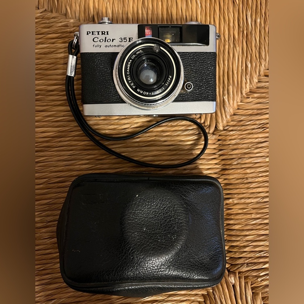 Vintage Petri Color 35E compact 35mm film camera with original case
